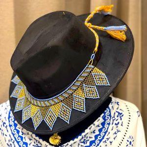 NWOT black hat with removable sash